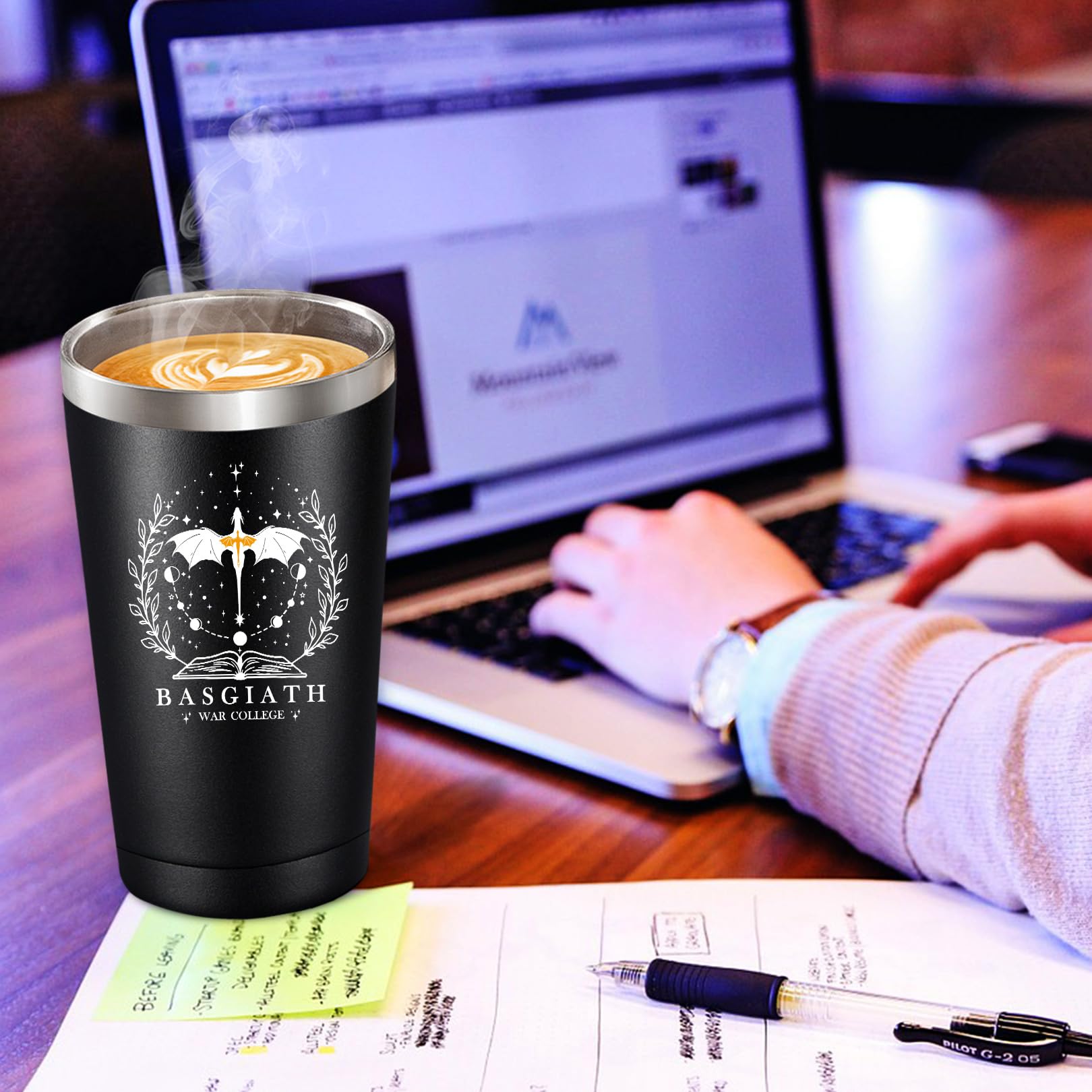 Fufendio Fourth Wing Tumbler, apto para interiores y exteriores en cualquier aventura.