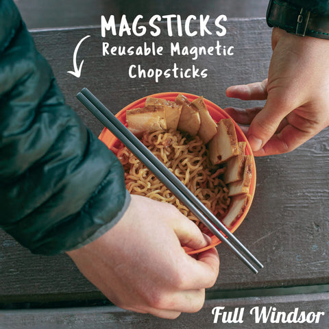 Full Windsor MAGSTICKS con estuche, perfecto para transportar palillos limpios.