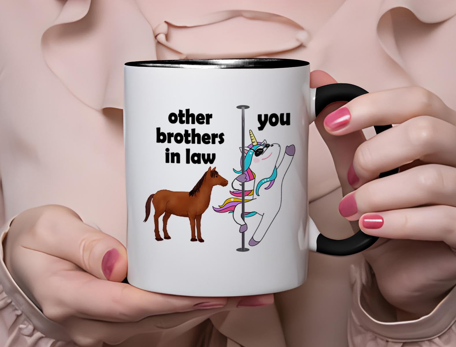 Taza de cerámica FUNNY KIDS' HOME, acabado blanco y diseño simple.