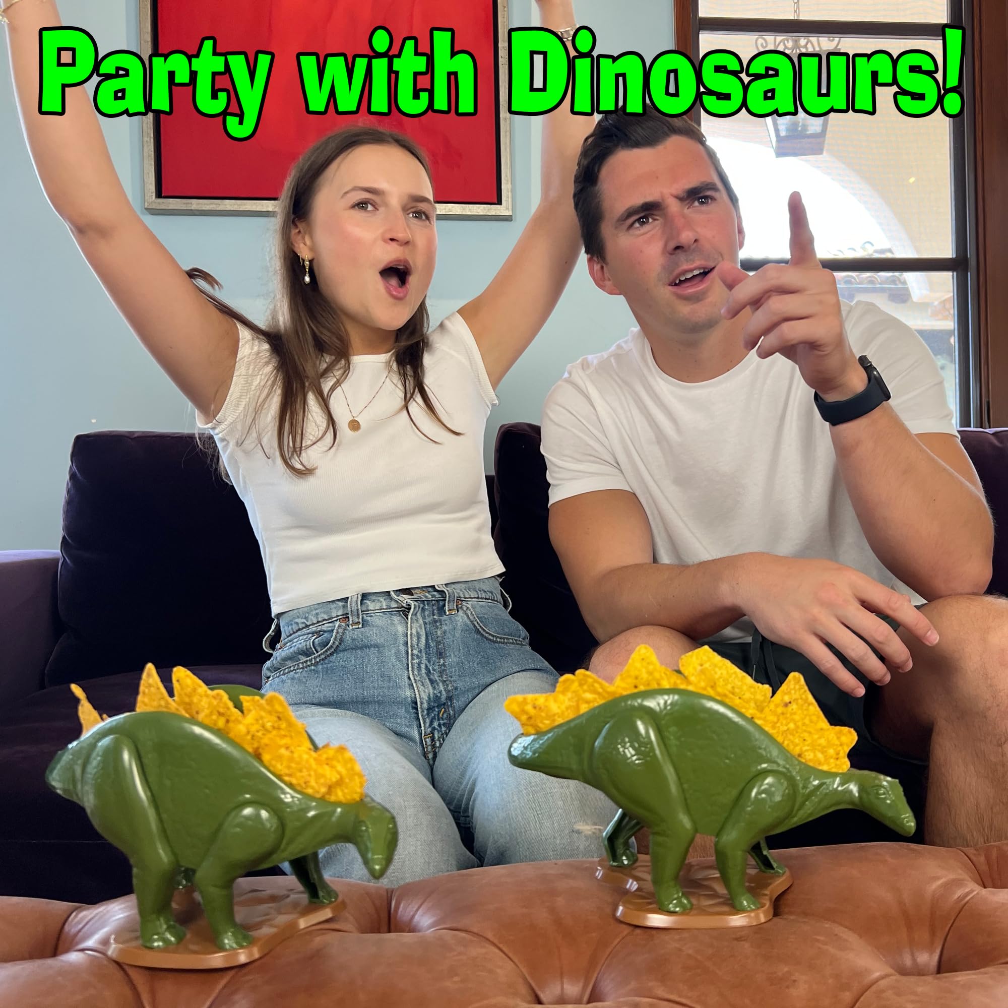 Funwares Nachosaurus exhibe en mesa como decoración.
