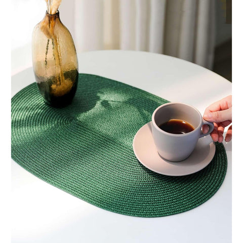 Mantel ovalado FunWheat resiste calor moderado para cenas sin preocupaciones.