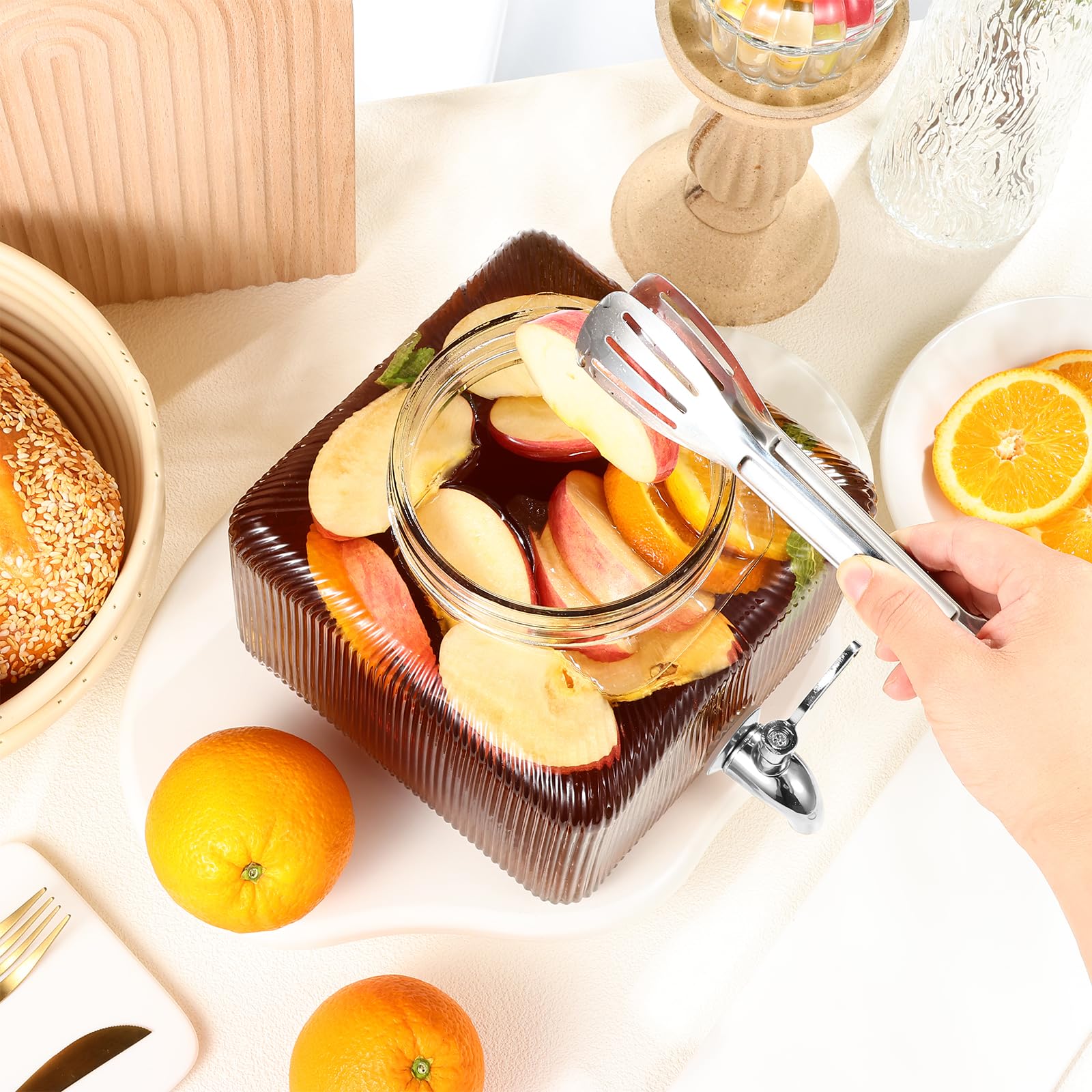 Dispensador FUREEY para té helado y limonada, servido sin derrames.