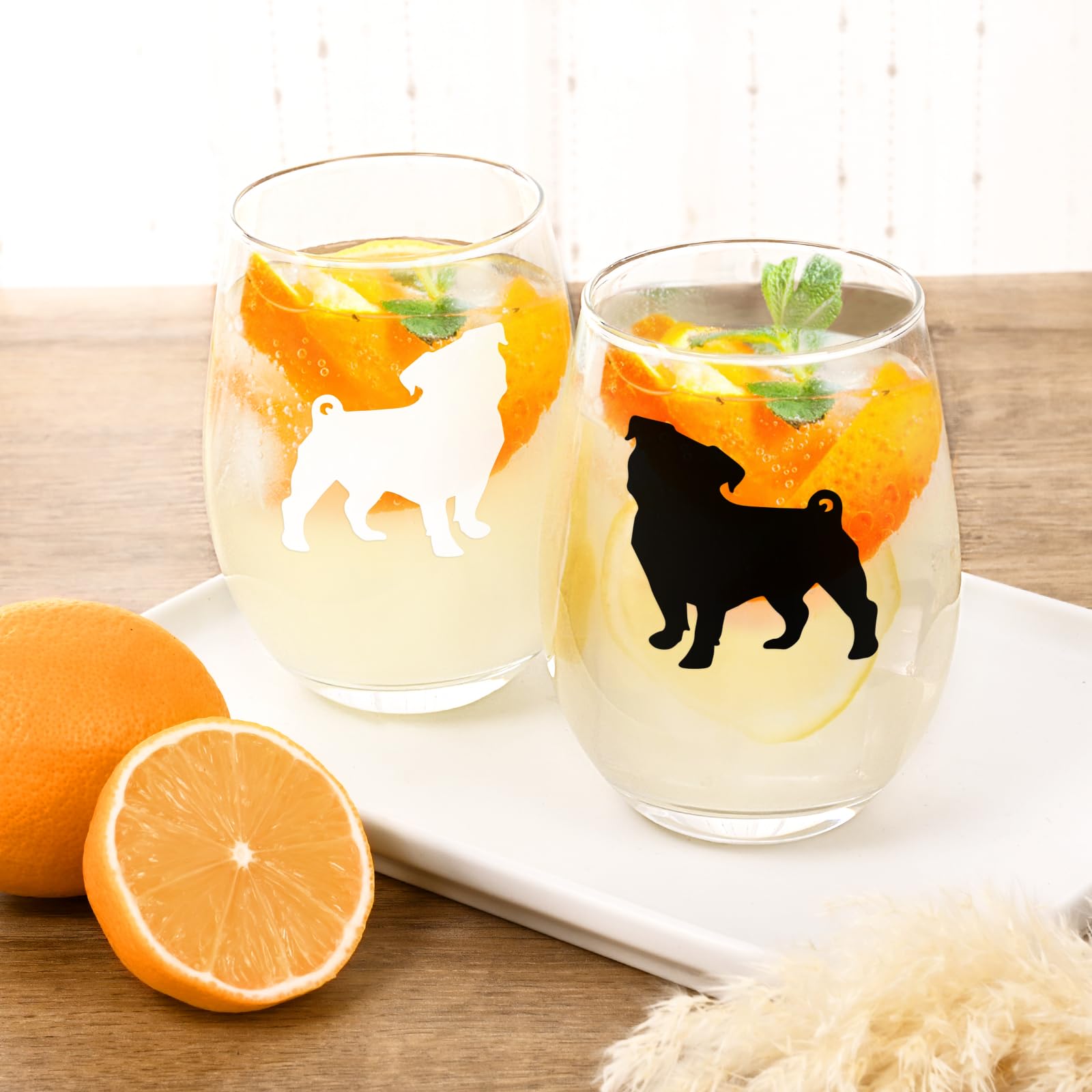 Diseños adorables de pug en vasos, regalo ideal