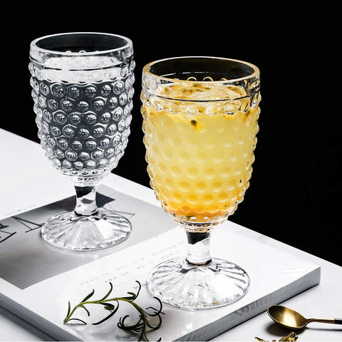 Copa de vino Hobnail de G, para momentos festivos.