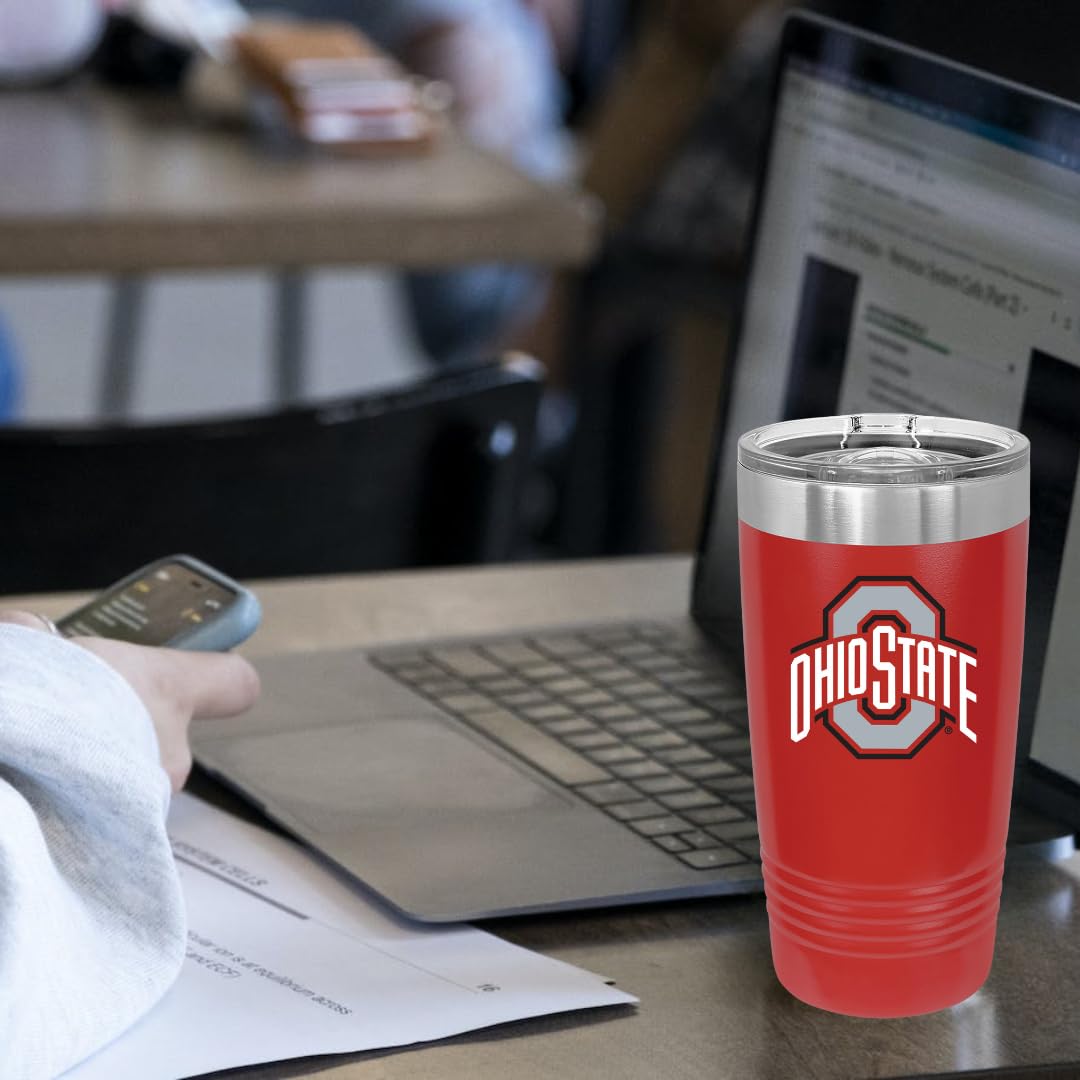 Rojo vibrante de Game Day Outfitters para destacar.