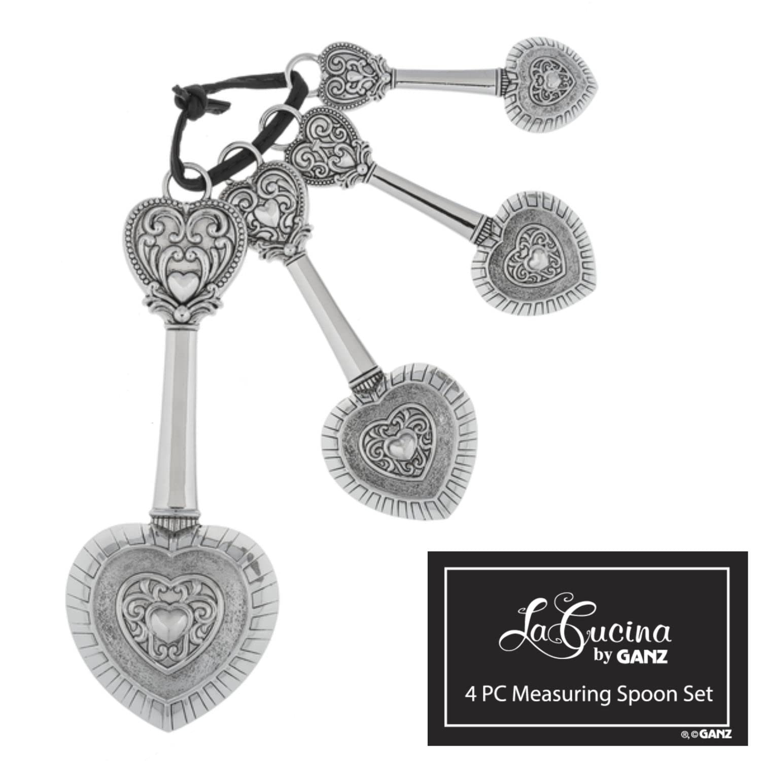 Cucharas con diseño de corazón en el mango, uso práctico y estético.