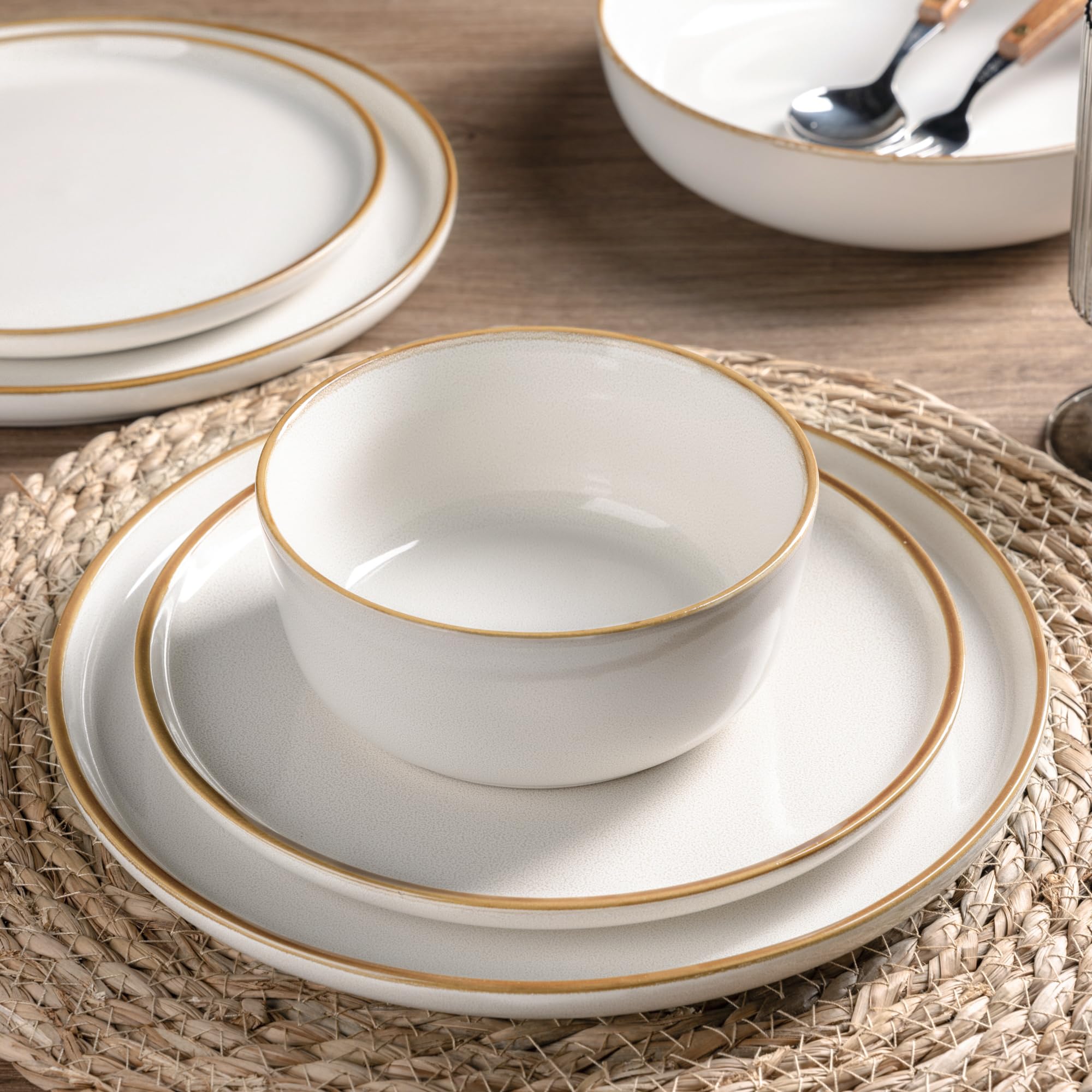 GBHOME diseño moderno con arista suave para una mesa sofisticada.