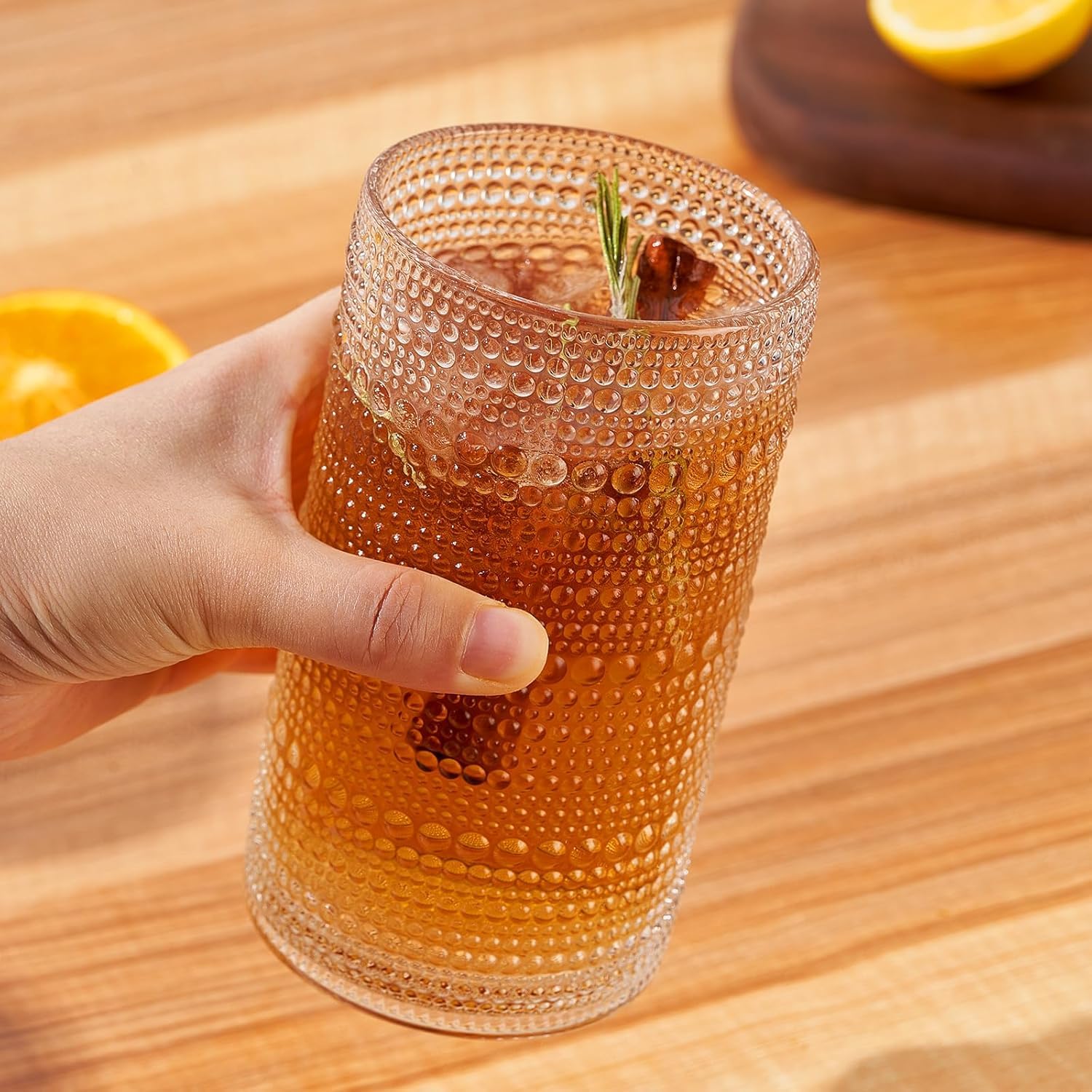 Vaso GDCCI con patrón de cuentas para una estética retro.