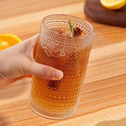 Vaso GDCCI con patrón de cuentas para una estética retro.