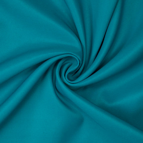 Gee Di Moda mantel resistente a arrugas, mantiene apariencia limpia tras usos.