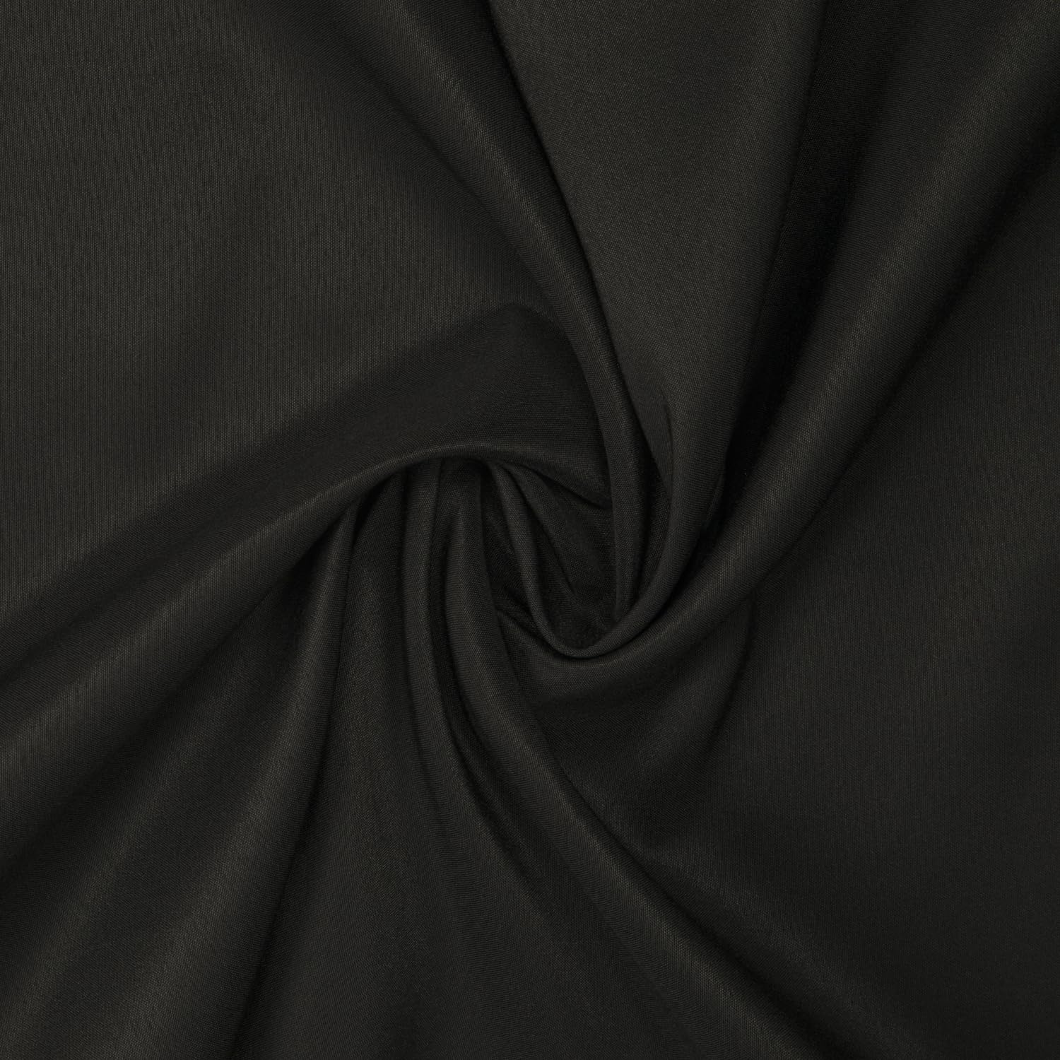 Mantel negro rectangular de Gee Di Moda, lavable a máquina y fácil de mantener.