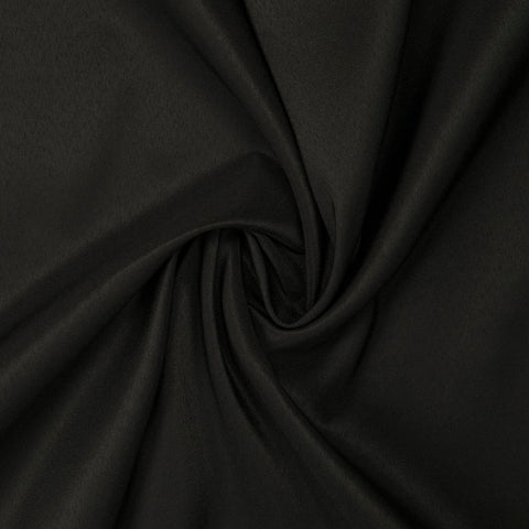 Mantel negro rectangular de Gee Di Moda, lavable a máquina y fácil de mantener.