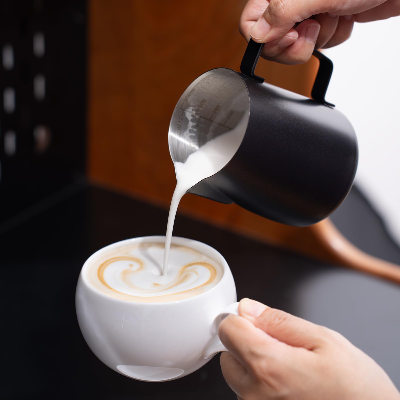 Generic jarro espumar leche ideal para arte en espresso.