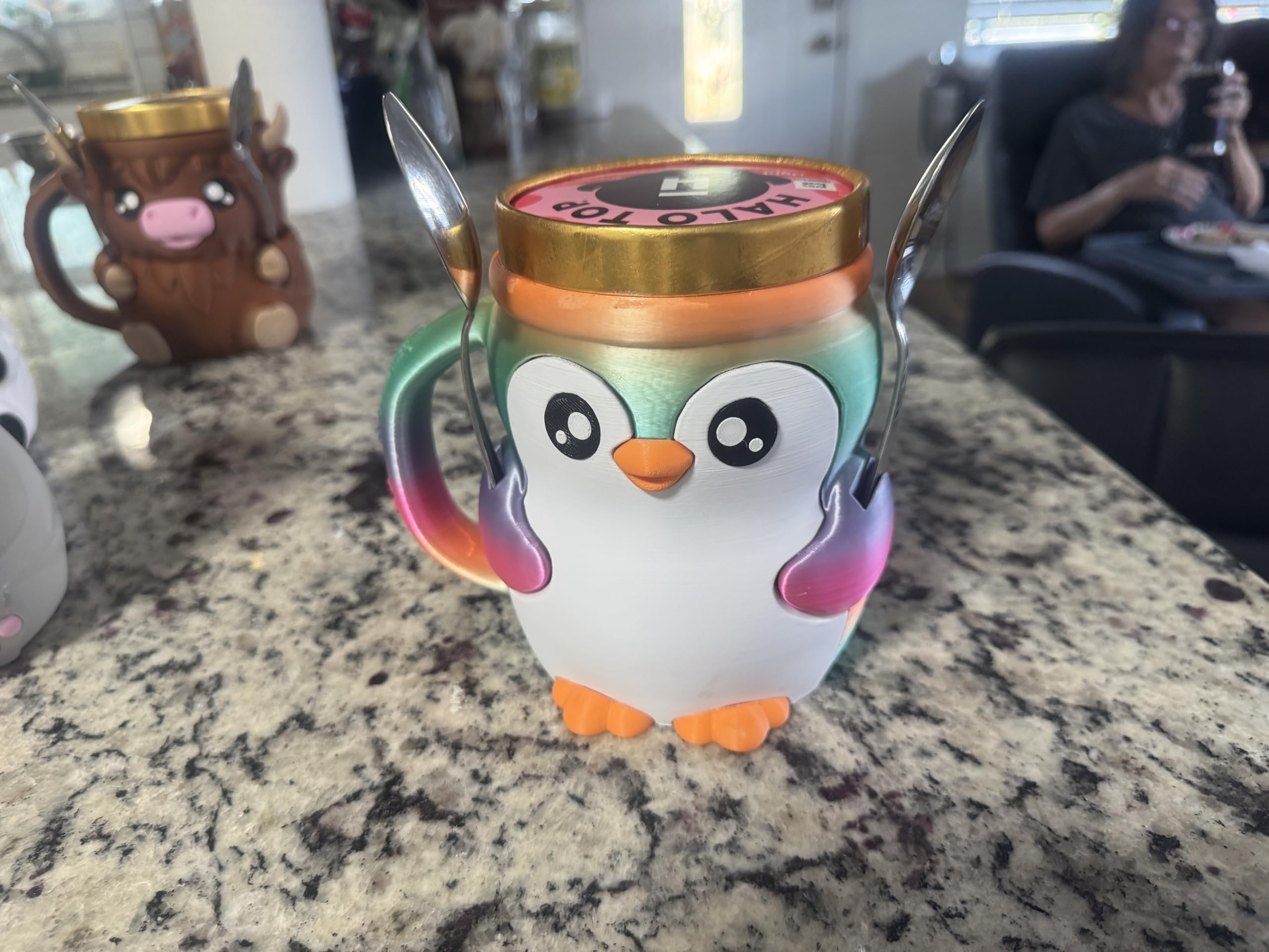 Generic pinguino con dimensiones 92 mm; detalle sobre el tamaño ideal para las tarrinas.