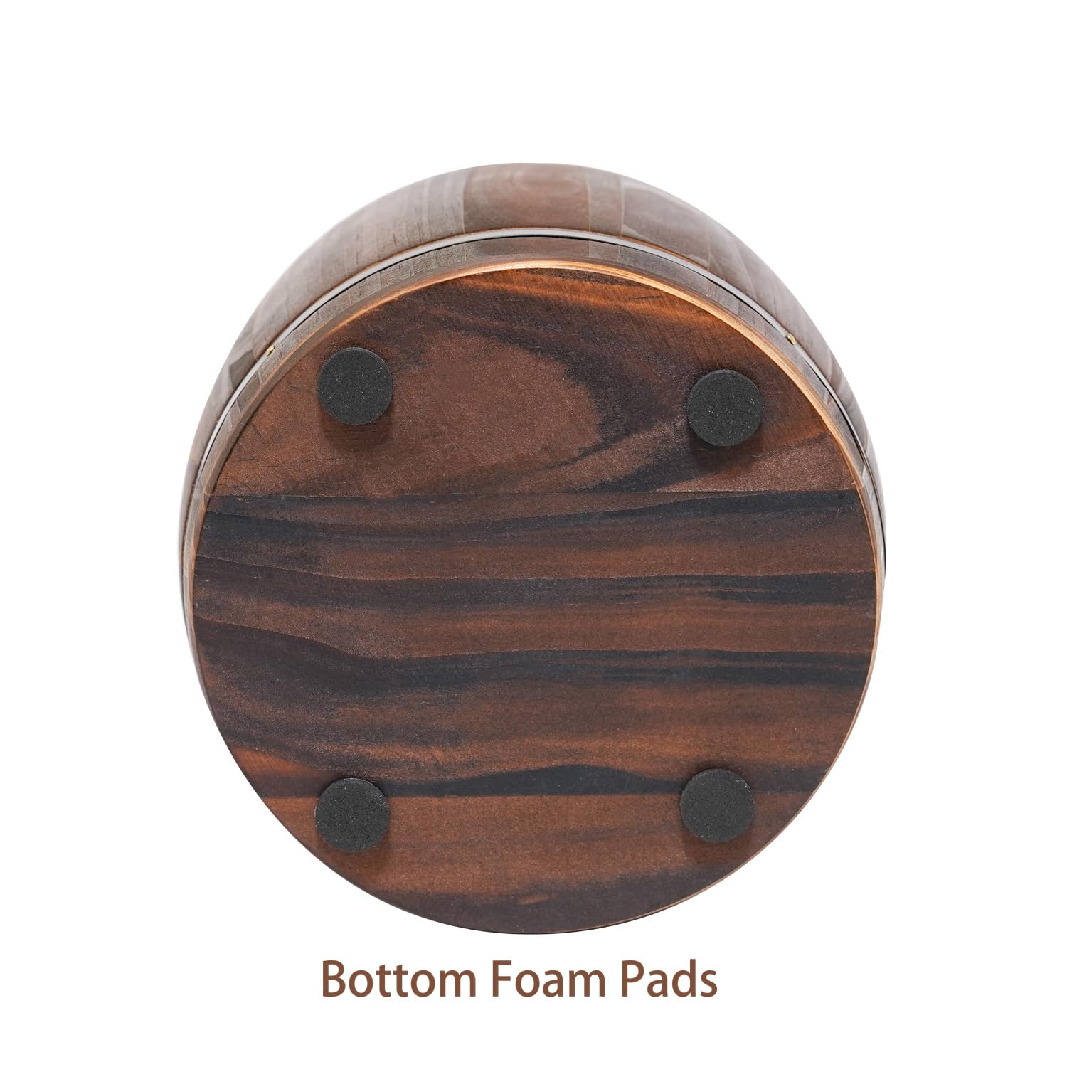 Generic Portautensilios madera estilo barril en mesa, añade calidez rústica.