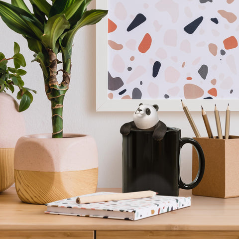 Panda Bambrew de Genuine Fred colgado en la taza facilita infusionar hojas sueltas