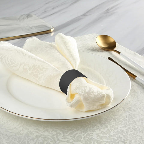 Germiwipe: evento elegante con cubiertos envueltos y presentables