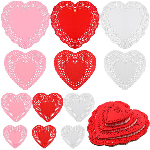 Mantelito corazón rojo de Gersoniel en la mesa, ideal para ambientar San Valentín.