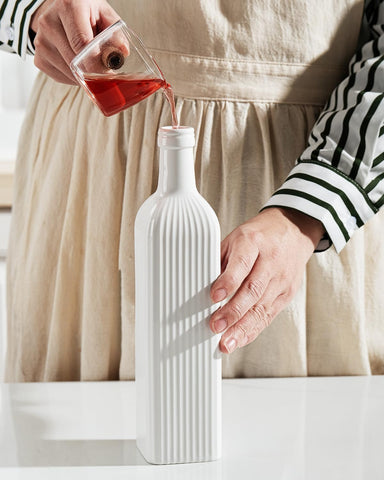 getstar dispensador de aceite de oliva con vertido automático para una cocina limpia.