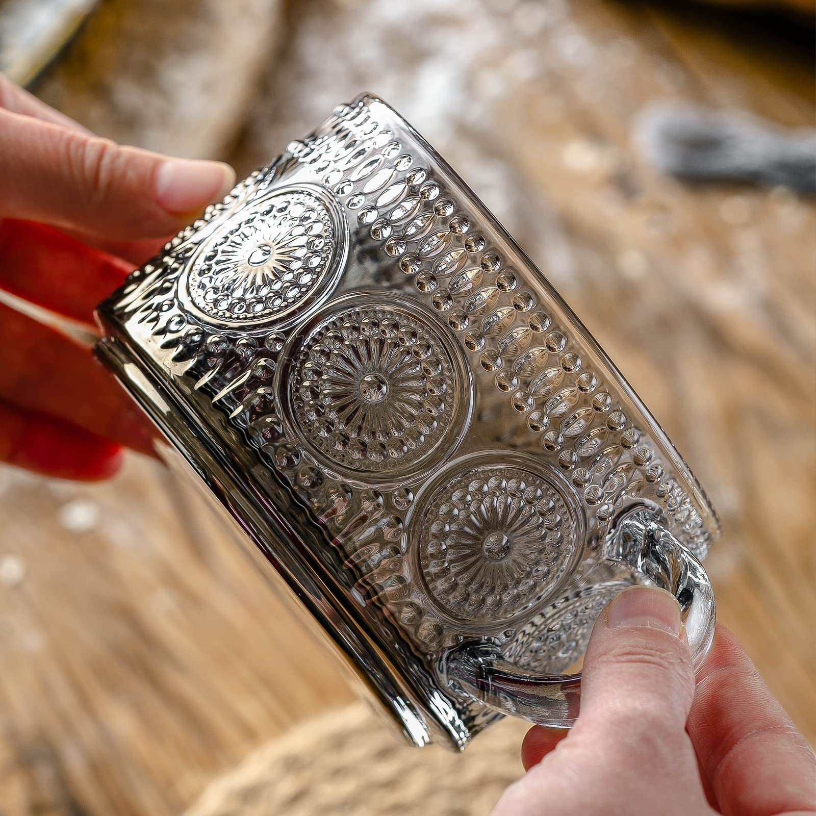 Gezzeny detalle de vidrio grueso y relieve duradero para uso diario.