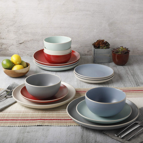 Gibson Home Rockaway, apilable para ahorro de espacio en la cocina.