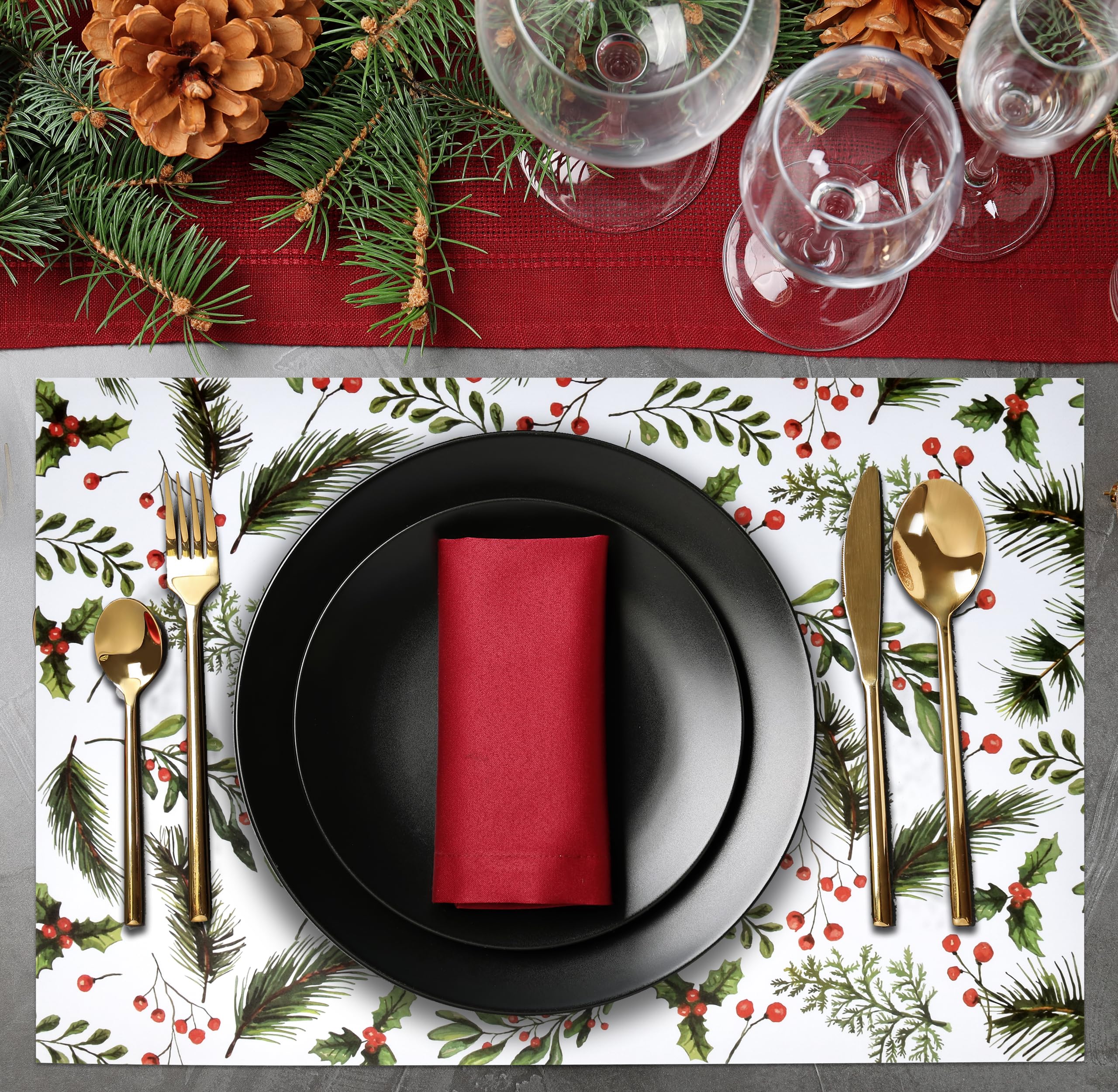Manteles invernales Gift Boutique con bayas y pino para eventos.