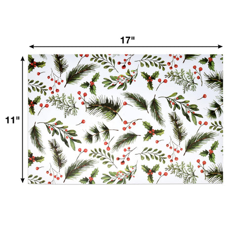 Mantel navideno Gift Boutique con ramas de pino y bayas, ideal para cena.