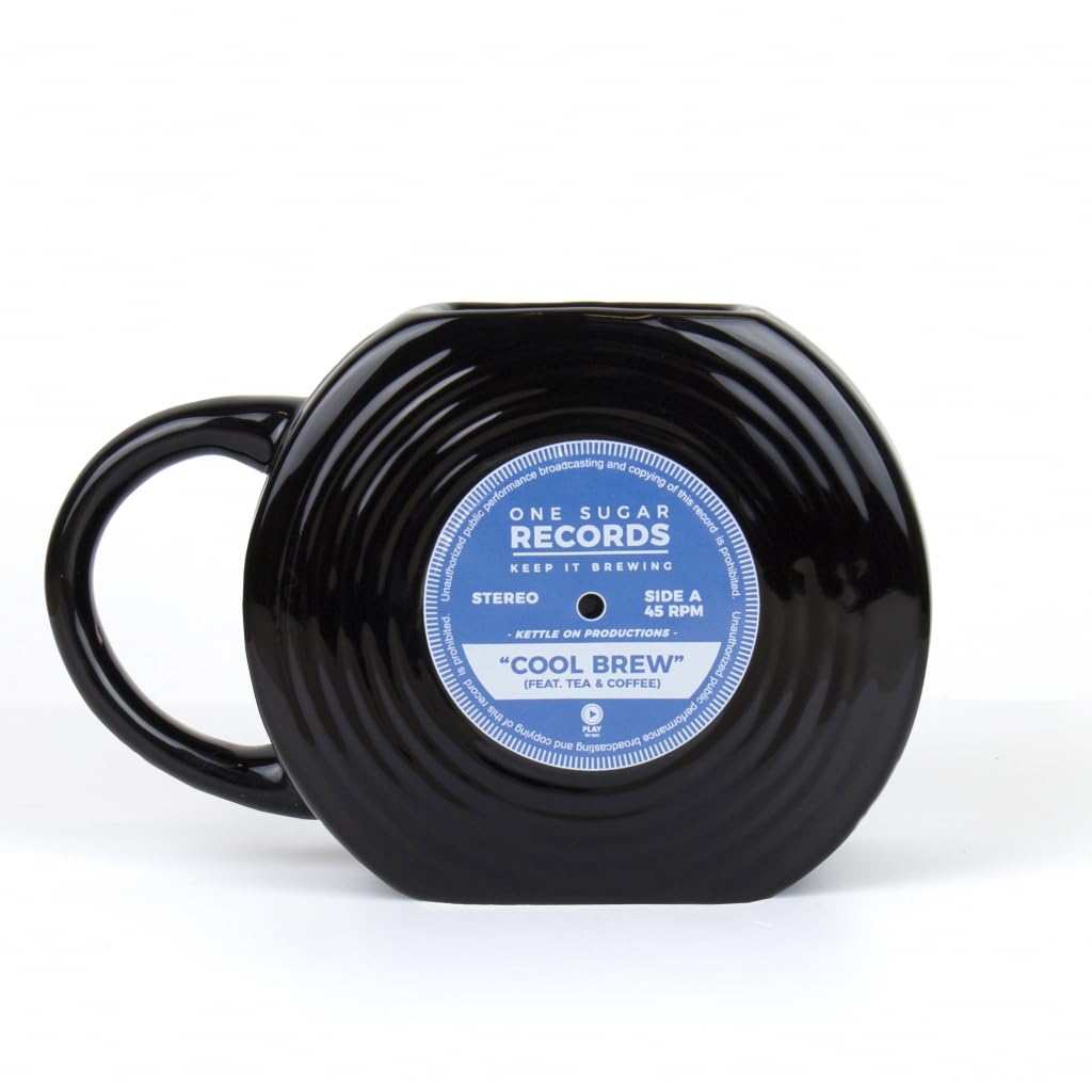 Taza vinilo negra Gift Republic, ideal para café matutino con estilo retro.