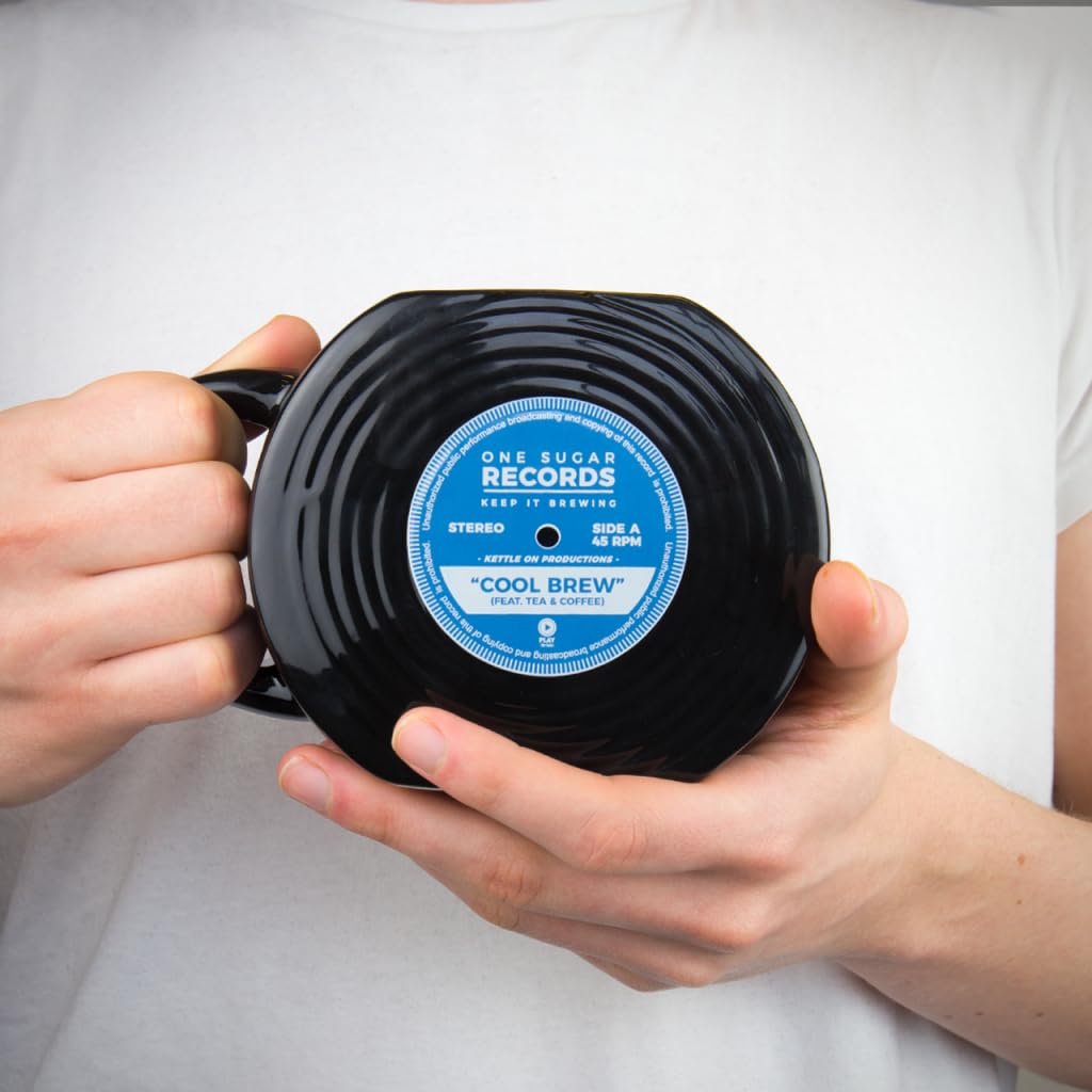 Taza vinilo negra Gift Republic con acabado mate para uso diario.