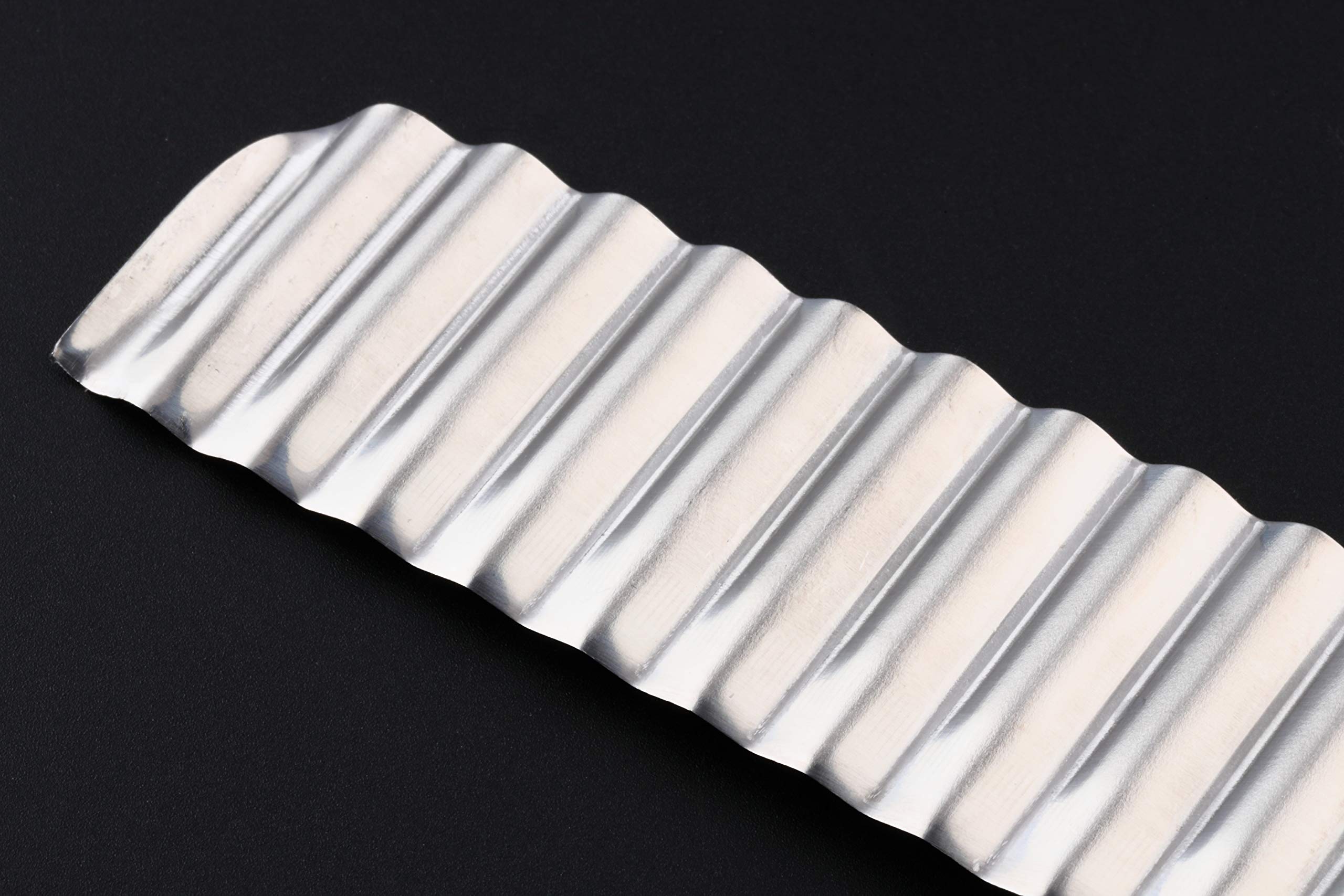 Producto de Gifu Japón: cuchillo ondulado para verduras cocidas con filo suave.