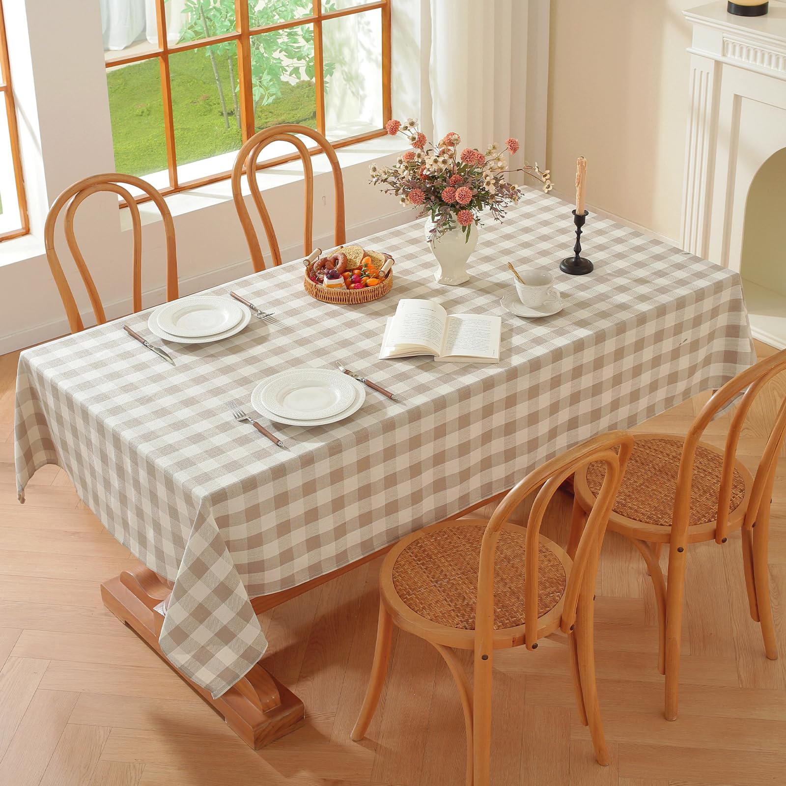 Mantel Gillhov que complementa la mesa con estilo clásico.