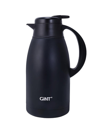 Cafetera GiNT en exterior negro, ideal para reuniones y uso diario.