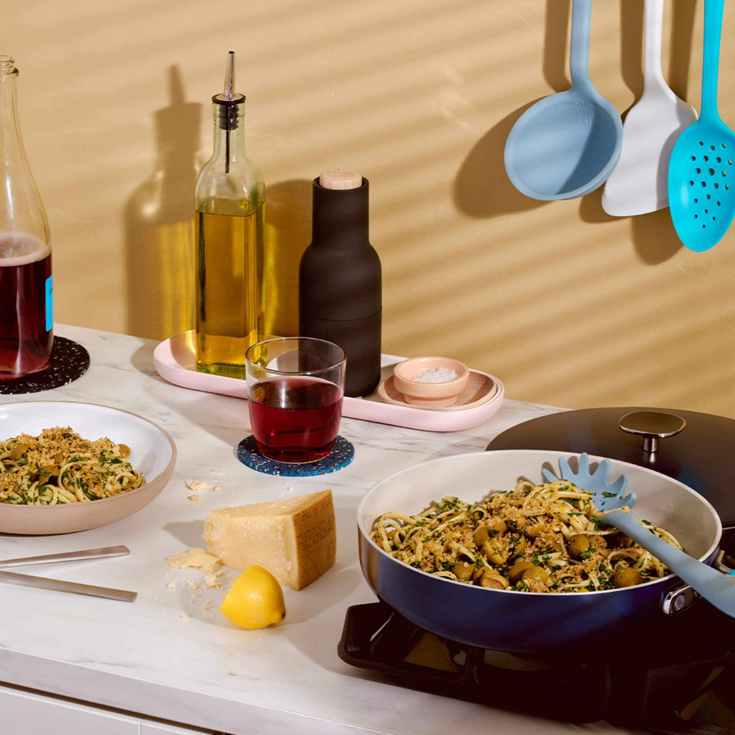 GIR Utensilio apto lavavajillas, silicona segura para cocinas modernas.