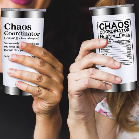 Uso exterior con la Taza Coordinador del Caos, ideal para aventuras