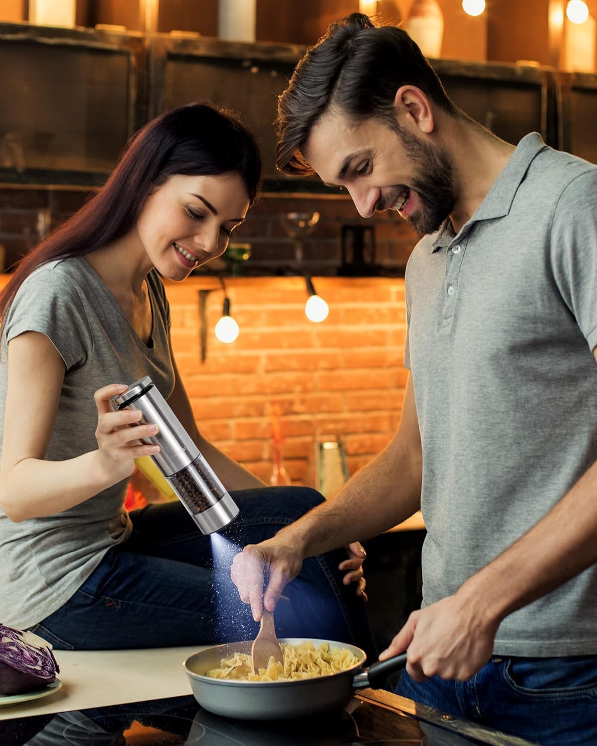 Uso diario en la cocina para sal, pimienta y especias.