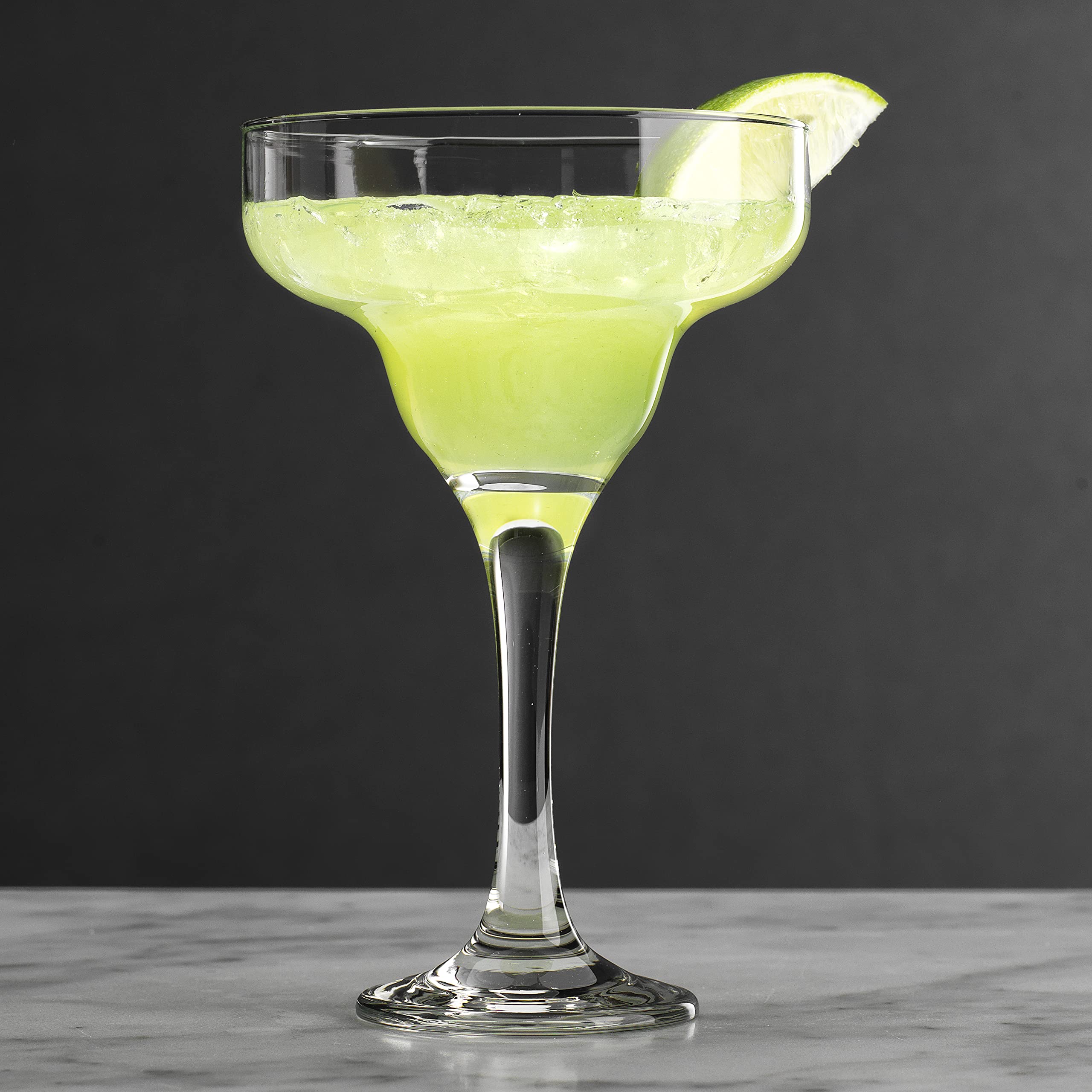 Copa margarita Glaver's borde redondeado para beber con comodidad.