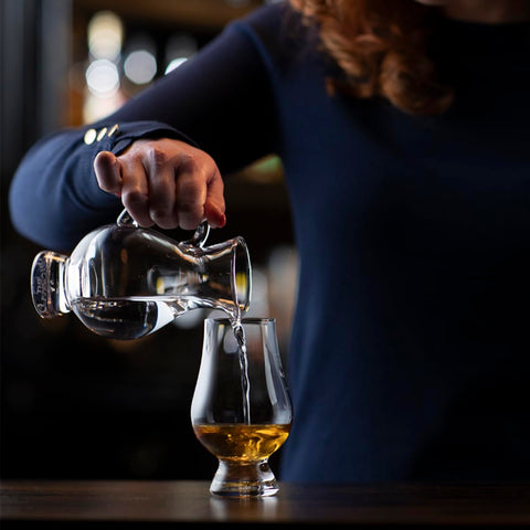 Amantes del whisky eligen Glencairn en festivales y tiendas especializadas.