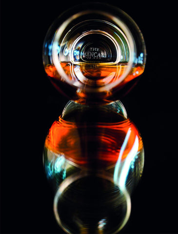 GLENCAIRN base sólida, agarre cómodo para degustaciones prolongadas.