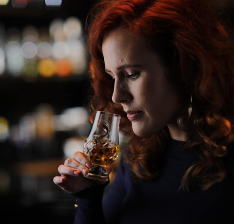 GLENCAIRN boca estrecha, enfoque aroma, facilita captar bouquet del whisky.