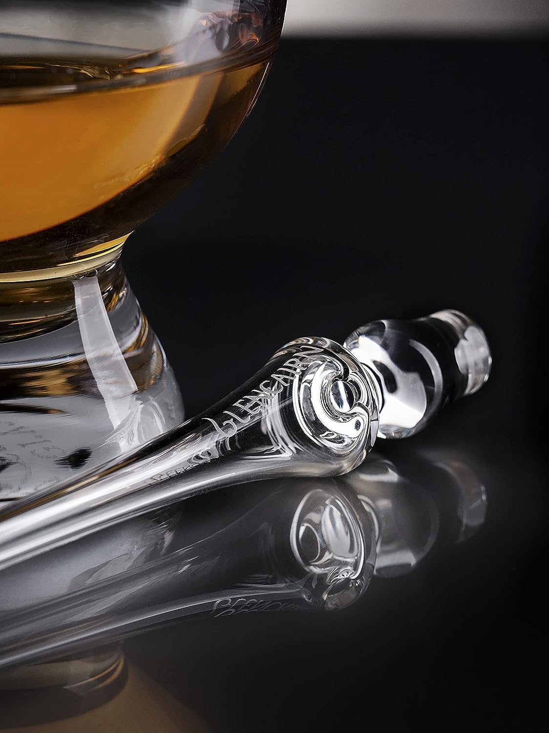 Caja regalo GLENCAIRN con pipeta, ideal para un regalo elegante.