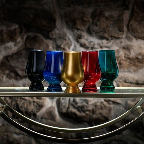 Vaso GLENCAIRN whisky negro base estable, cómodo al sostener.