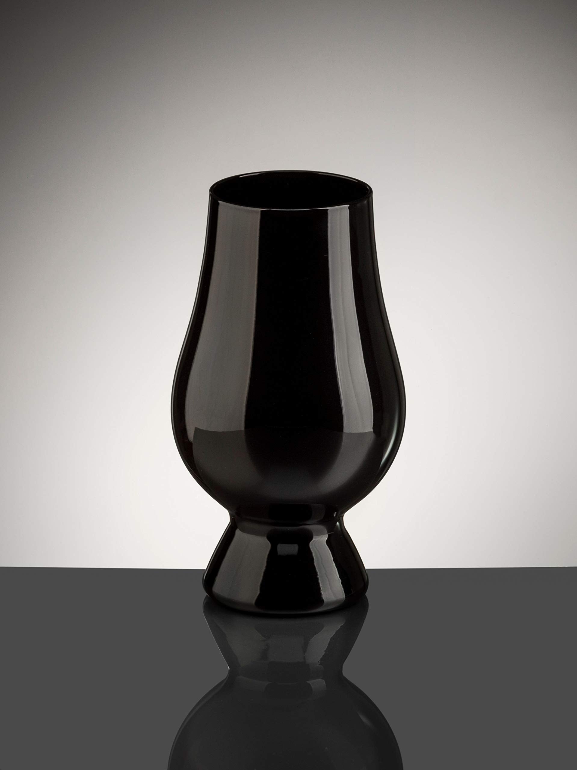 Vaso GLENCAIRN whisky negro detalle boca facilita sorbos suaves y aromáticos.