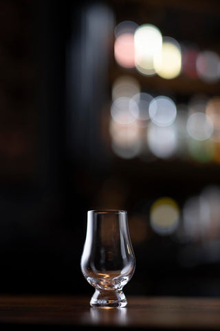 Cristal libre de plomo de GLENCAIRN para una experiencia de color y brillo clara