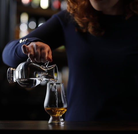 Colección de bar GLENCAIRN, diseño de lujo para amantes del whisky.