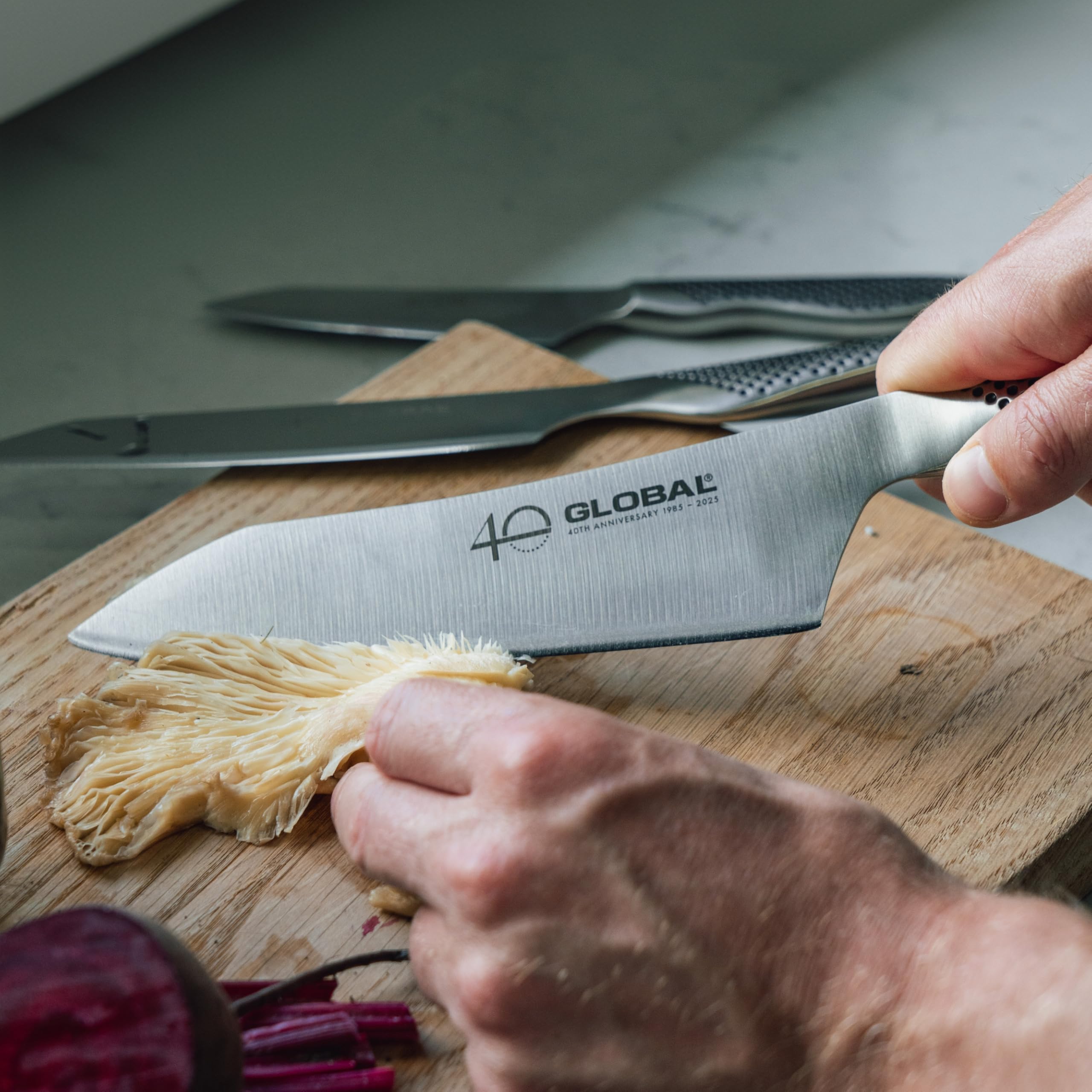 Cuchillo pelador Global de 4 pulgadas ideal para tareas pequeñas