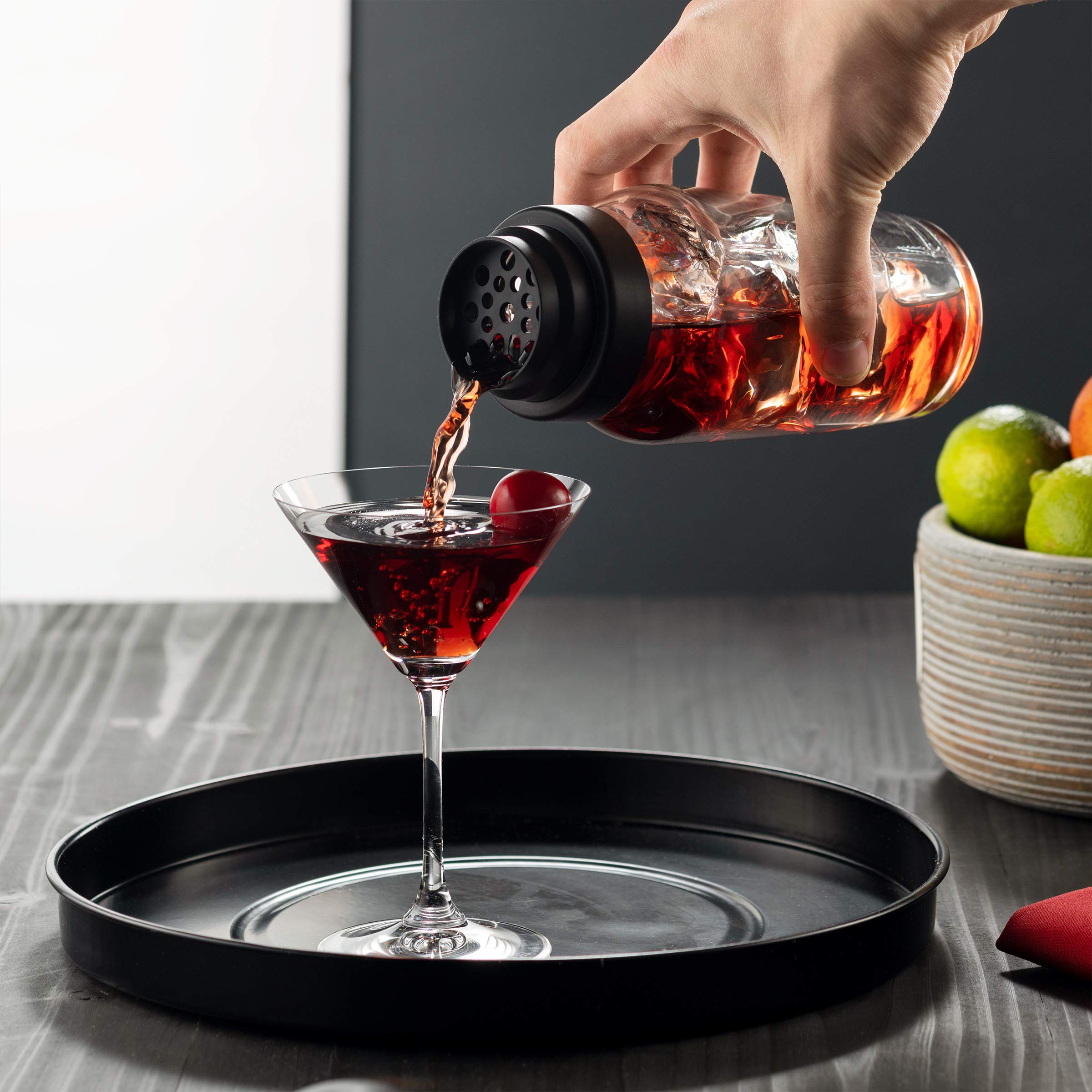 Godinger coctelera para uso en entornos de bar con estilo clásico.