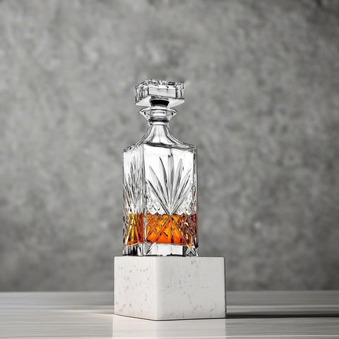 Godinger Dublin Decantador, diseño atemporal, añade elegancia a cualquier celebración.