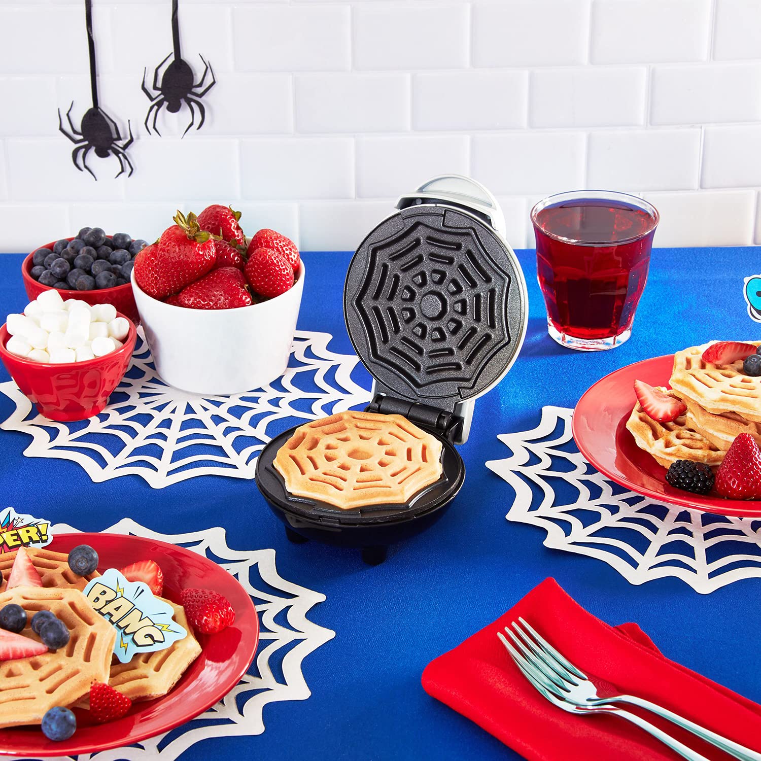 Gofrera araña mini para desayunos de noche de brujas en casa.
