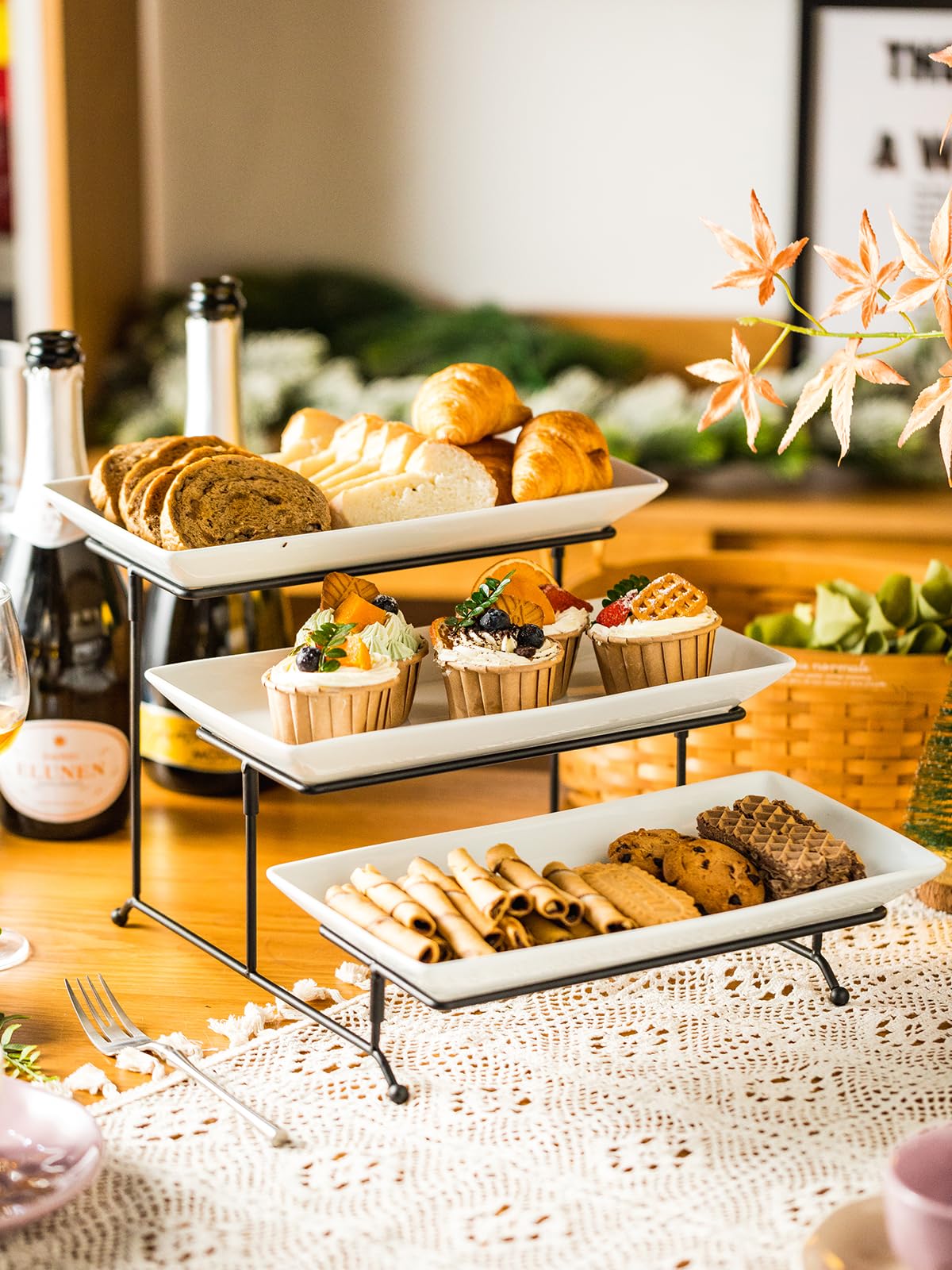 Conjunto de platos Gomakren para entrantes y postres en mesa