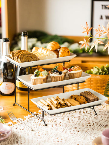 Conjunto de platos Gomakren para entrantes y postres en mesa